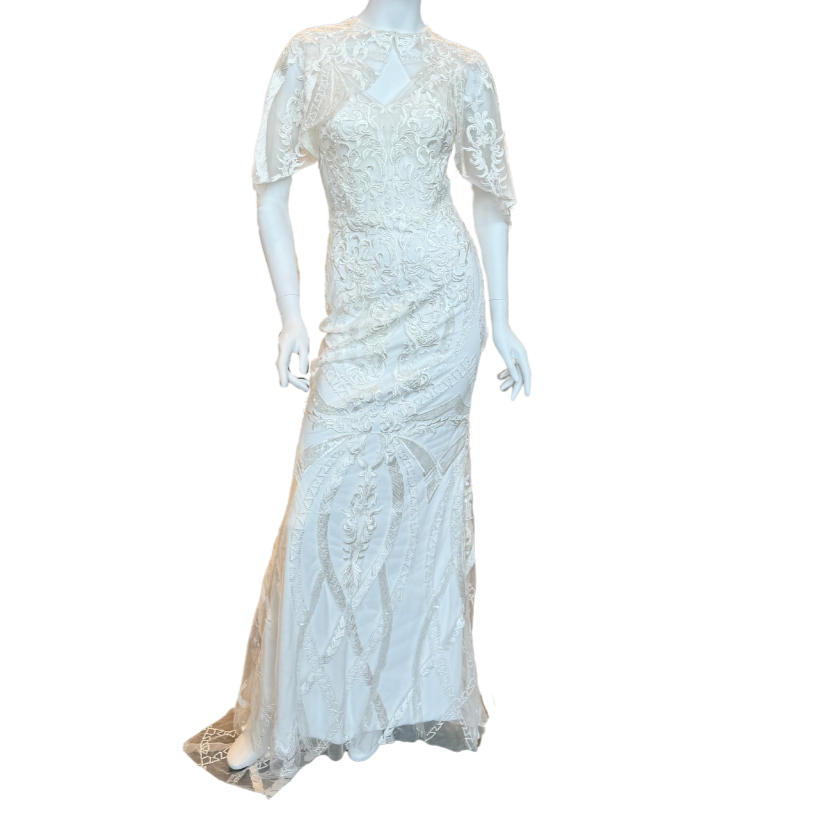 White Lace Fitted Gown w/Shawl
